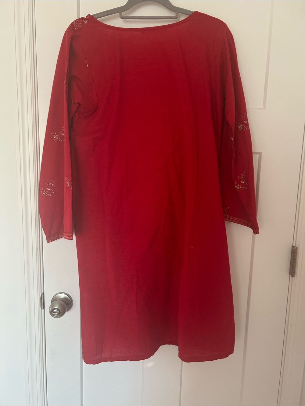 Beechtree, red, khaddar, Embroidered women’s Kurta with trouser. - Picture 5 of 8